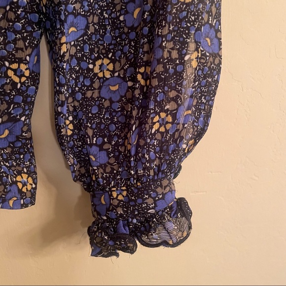 Frnch Long-sleeve Floral Ruffle Top. Size XS. EUC - Picture 10 of 11
